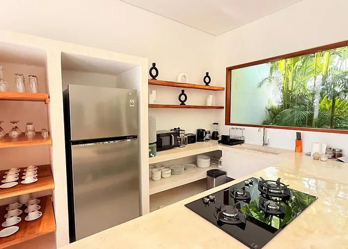 Modern And Stylish 3 Bedroom Villa *