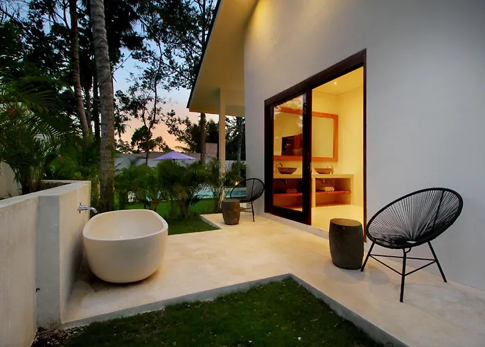 Modern And Stylish 3 Bedroom Villa *